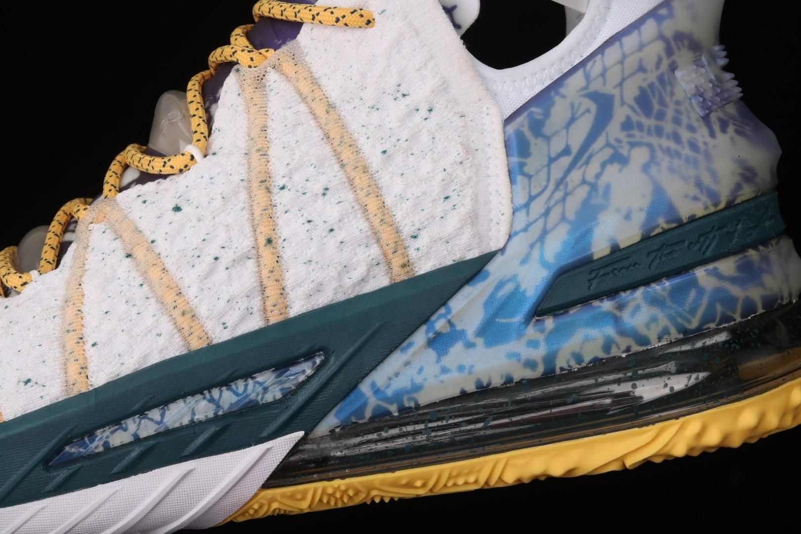 NikeLeBron 18 - Reflections Flip