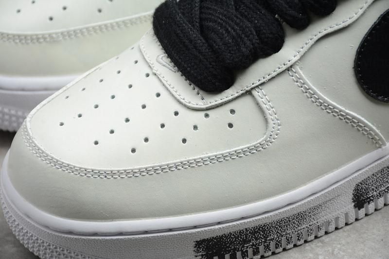 PEACEMINUSONE x NikeAir Force 1 - Para-Noise 2.0