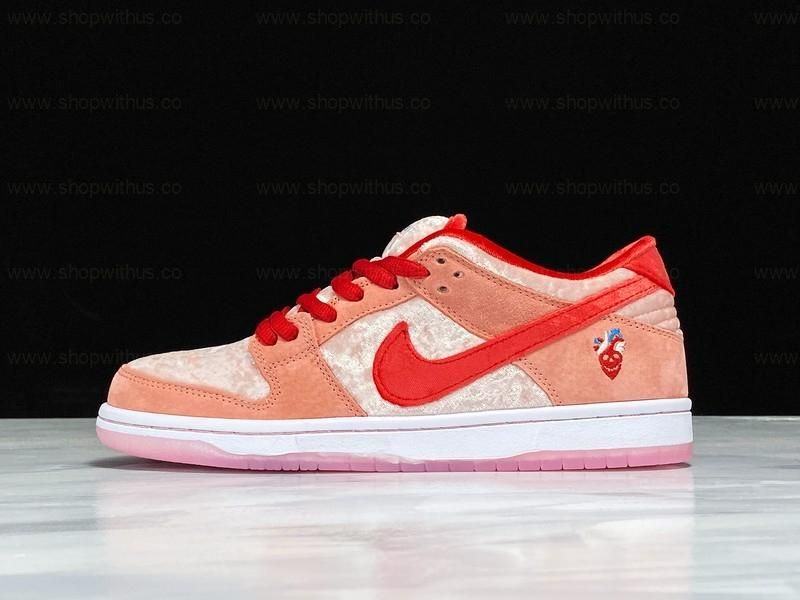 NikeSB Dunk Low - Strange Love