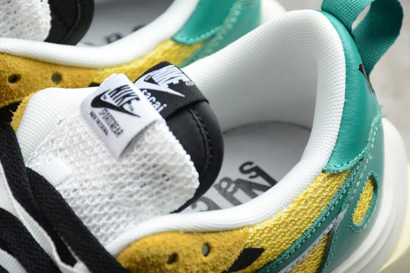 sacai xNike VaporWaffle - Tour Yellow