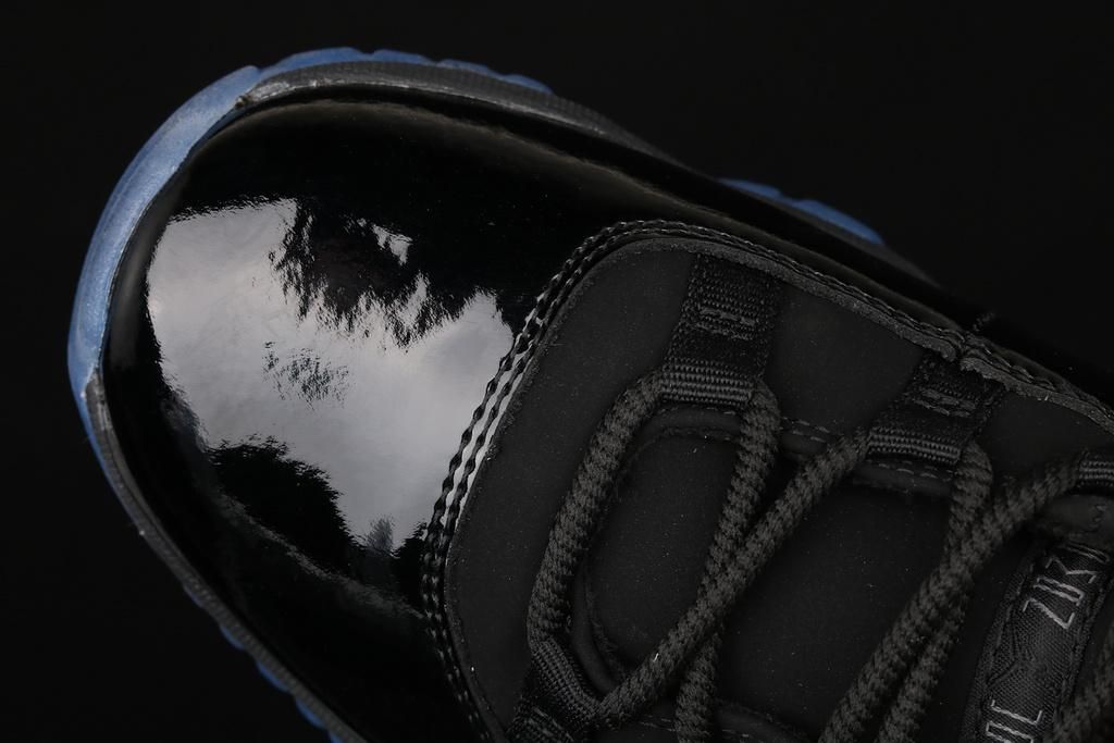 Air Jordan 11 AJ11 Retro - Cap And Gown