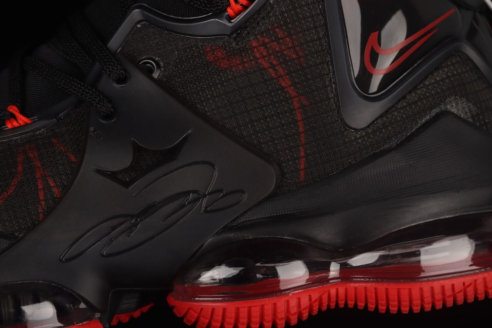 NikeBasketball LeBron 19 - Bred