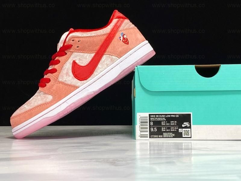NikeSB Dunk Low - Strange Love