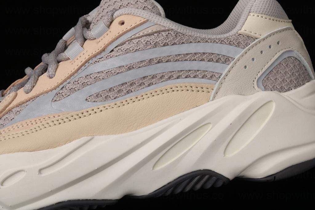 adidasYEEZY Boost 700 V2 - Cream
