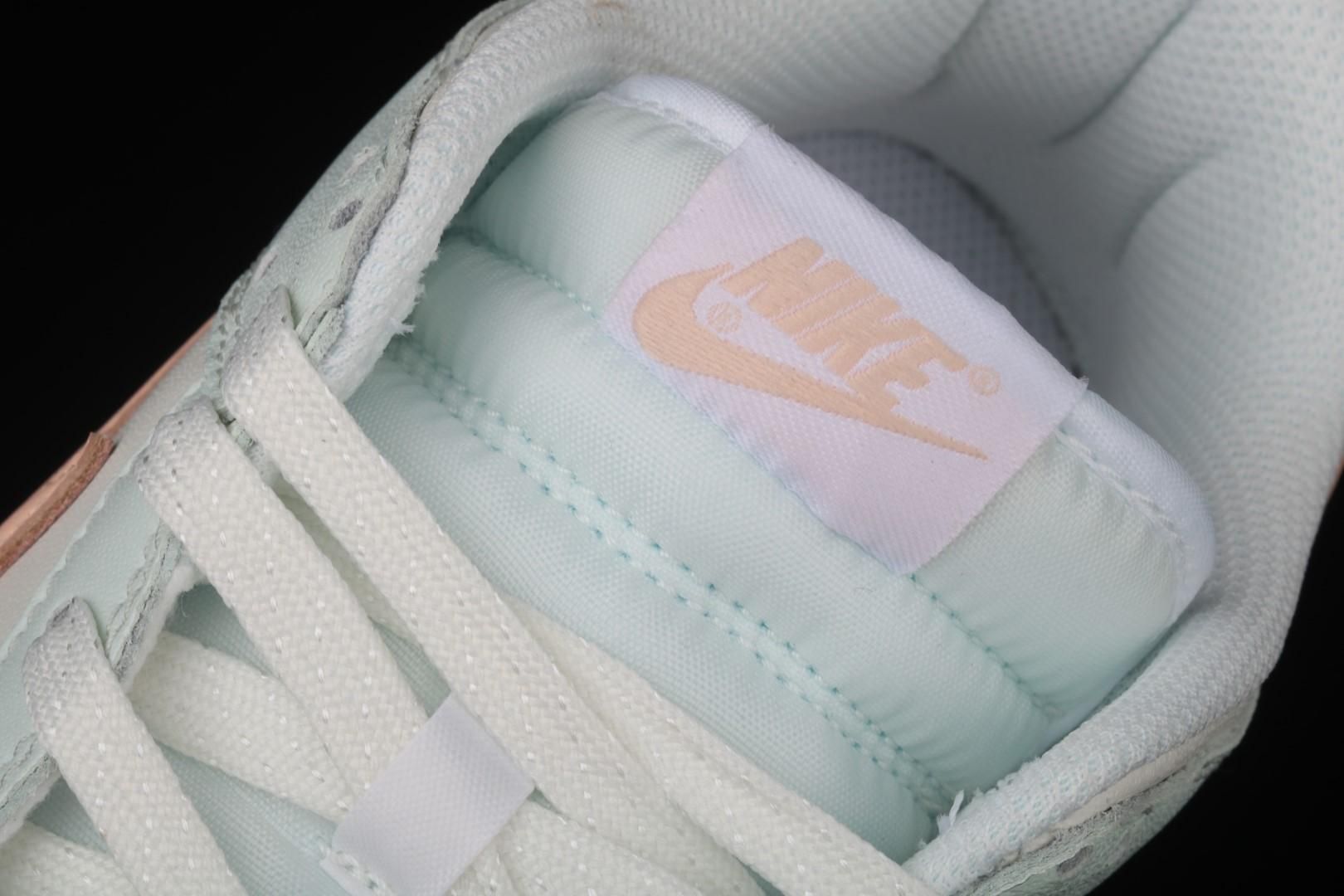 NikeUnisex Dunk Low - Barely Green