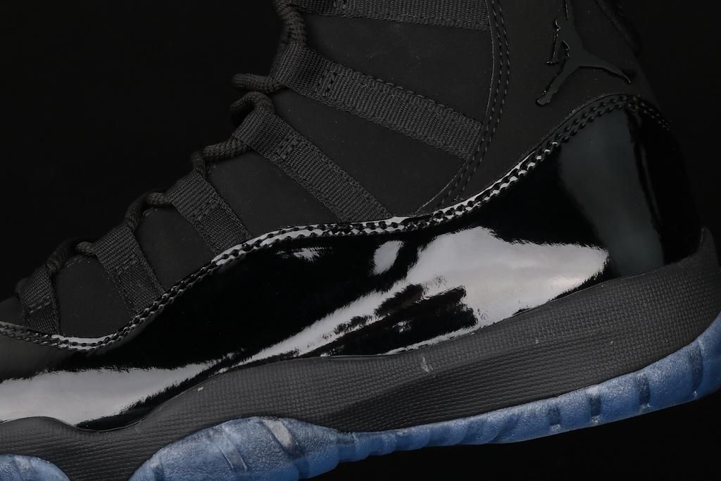 Air Jordan 11 AJ11 Retro - Cap And Gown