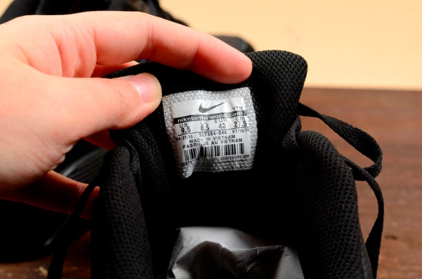 NikeUnisex Air Max 90 Essential Running Shoe - Triple Black