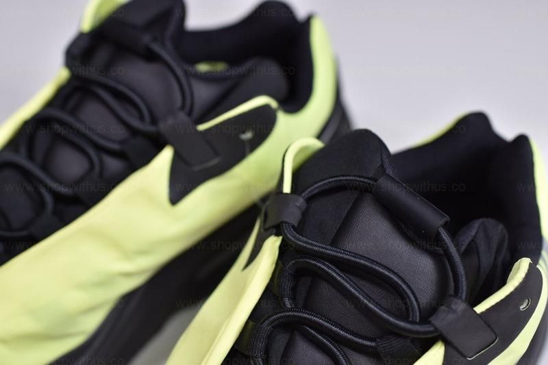 adidasYEEZY Boost 700 MNVN - Phosphor