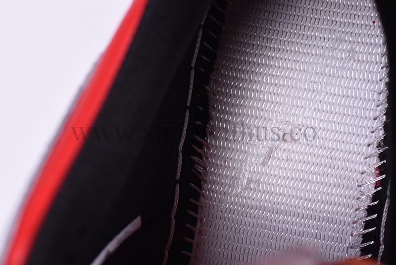 Supreme x NikeSB Dunk Low - Red Cement