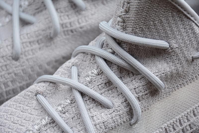 adidasYEEZY Boost 350 v2 - Tail Light