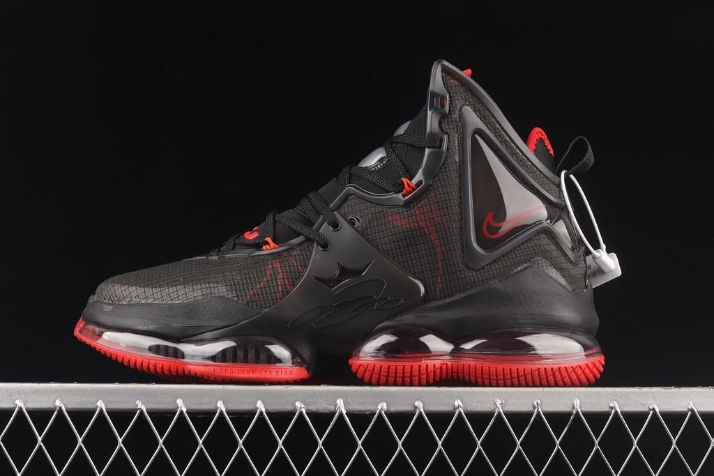 NikeBasketball LeBron 19 - Bred