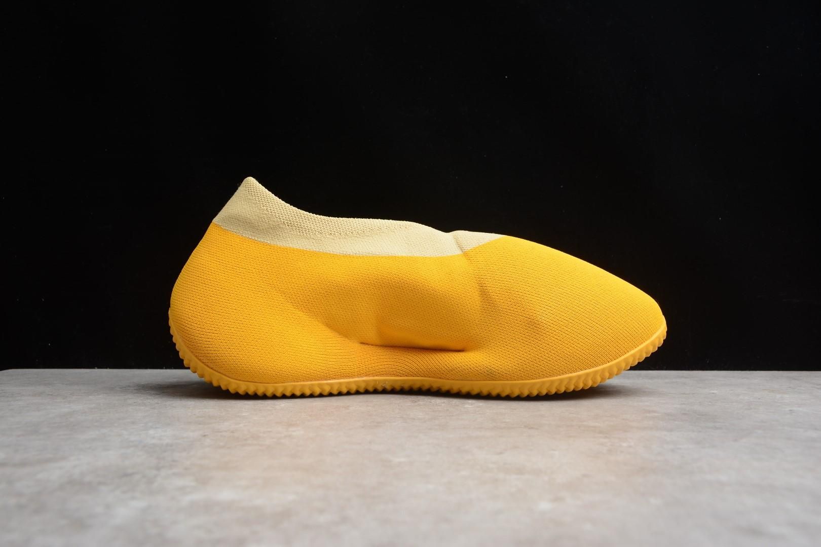 adidasUnisex Yeezy Knit RNR - Sulfur