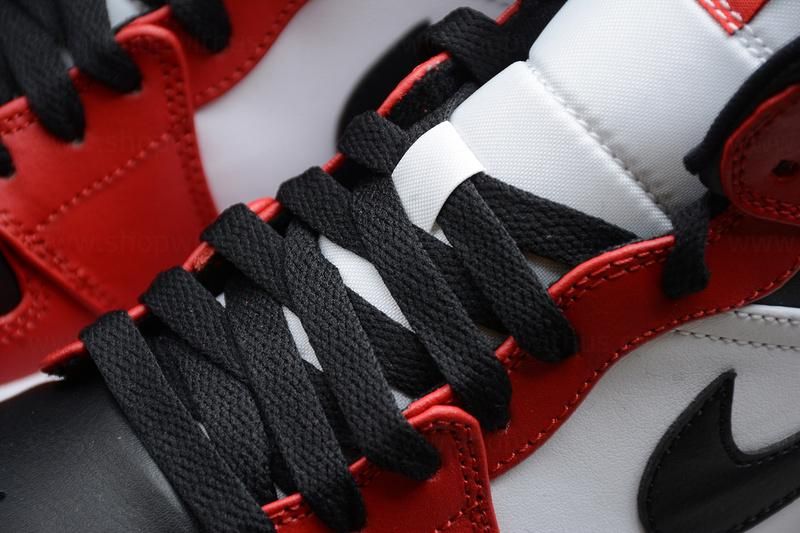 Air Jordan 1 AJ1 Mid - Chicago Black Toe
