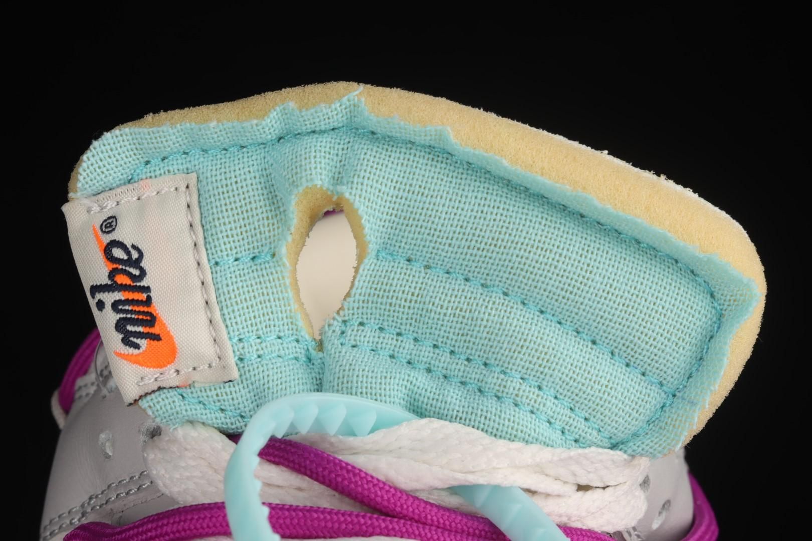 Off-White x NikeWMNS Dunk Low - Lot 21