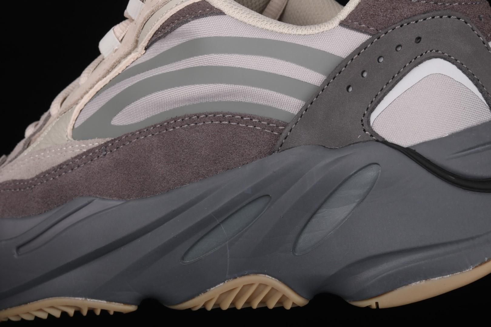 adidasUnisex Yeezy Boost 700 V2 - Tephra