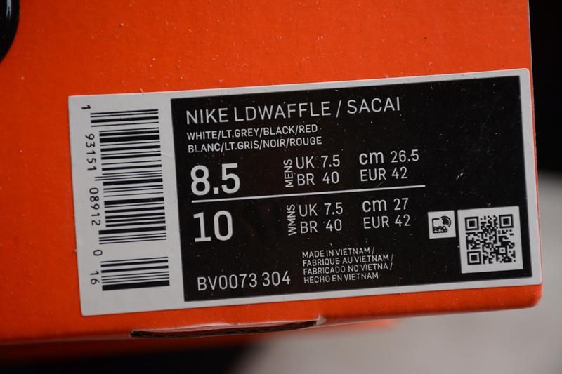 NikeMens x Sacai VaporWaffle - Royal Fuchsia