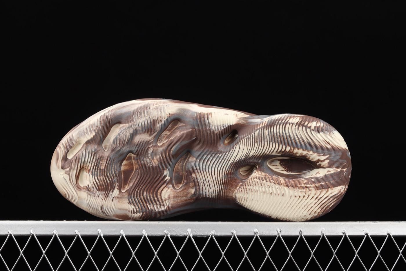 adidasUnisex Yeezy Foam RNNR - MX Cream Clay