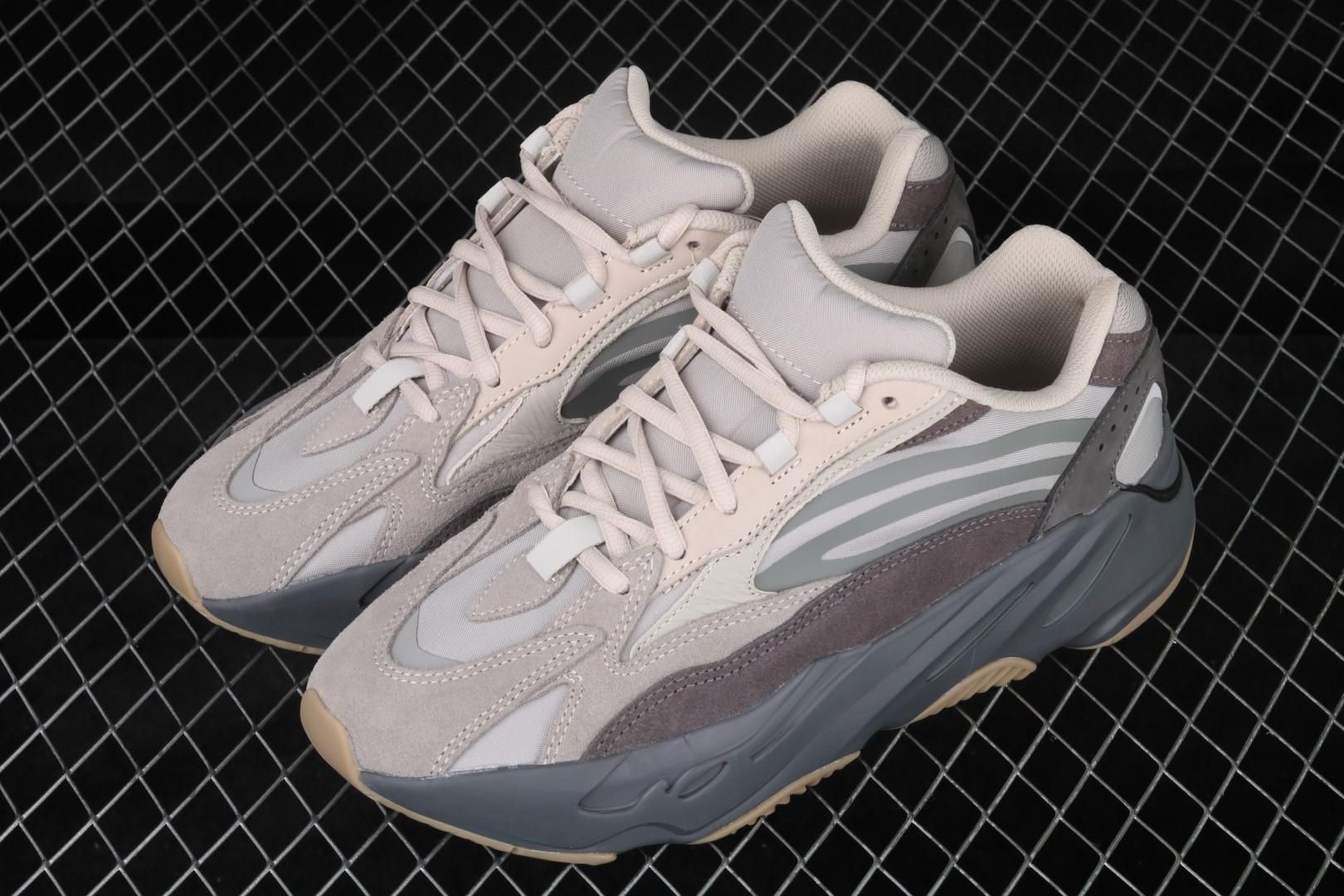 adidasUnisex Yeezy Boost 700 V2 - Tephra