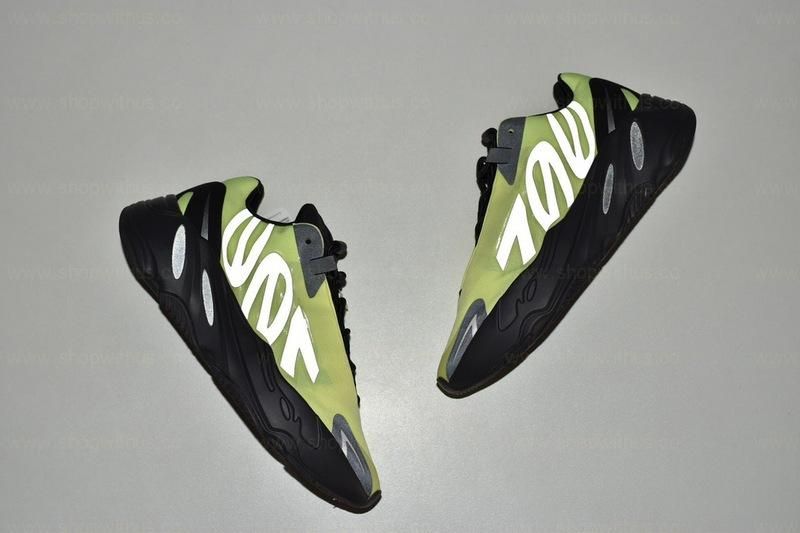 adidasYEEZY Boost 700 MNVN - Phosphor