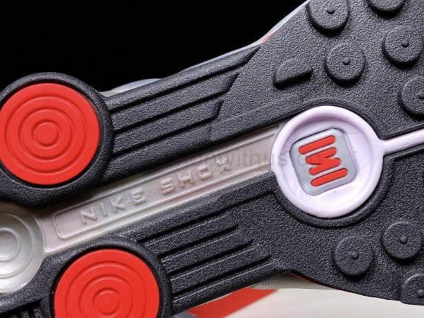 NikeUnisex Shox R4 - Metallic Silver/Comet Red