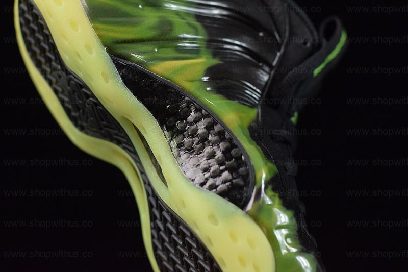 NikeAir Foamposite One - Paranorman