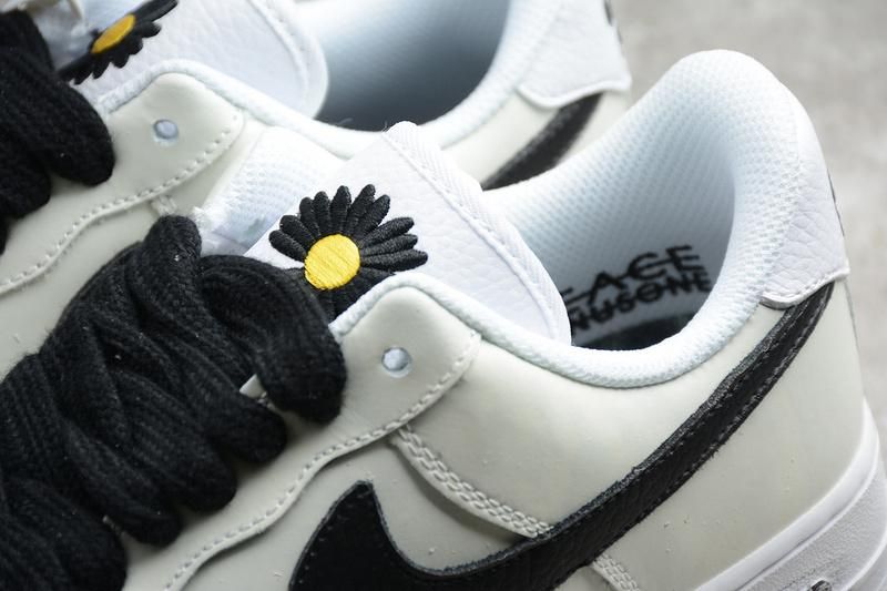PEACEMINUSONE x NikeAir Force 1 - Para-Noise 2.0