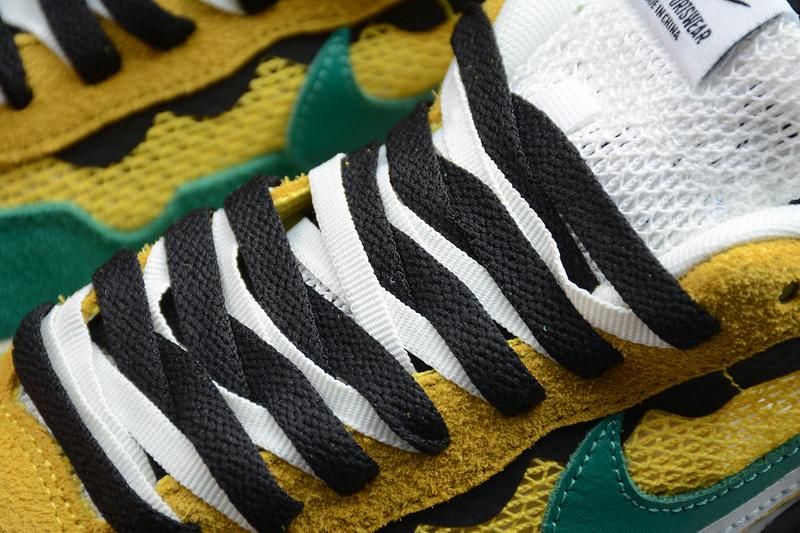 sacai xNike VaporWaffle - Tour Yellow