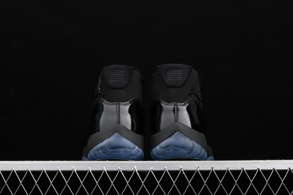 Air Jordan 11 AJ11 Retro - Cap And Gown