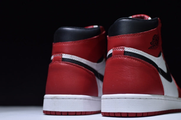 NikeUnisex Air Jordan 1 AJ1 High Basketball Shoe - Chicago