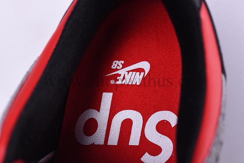 Supreme x NikeSB Dunk Low - Red Cement