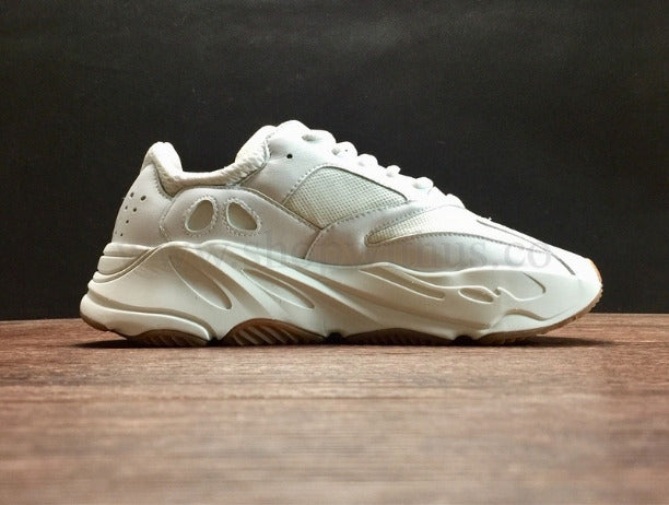 adidasUnisex YEEZY Boost 700 - White/Gum