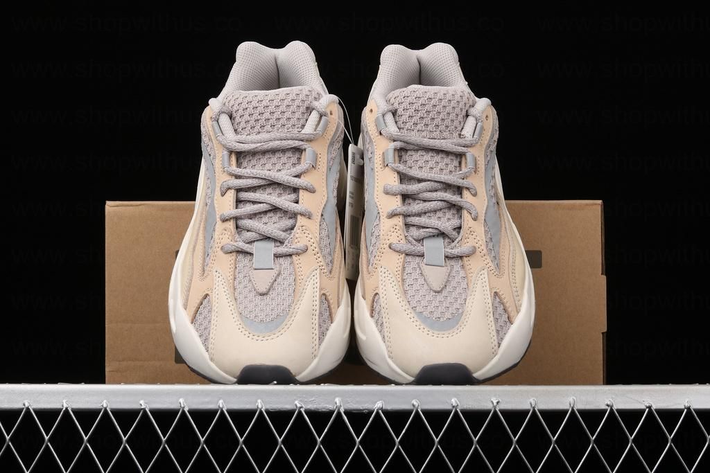 adidasYEEZY Boost 700 V2 - Cream