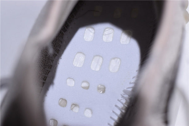 adidasUnisex YEEZY Boost 350 v2 - Sesame