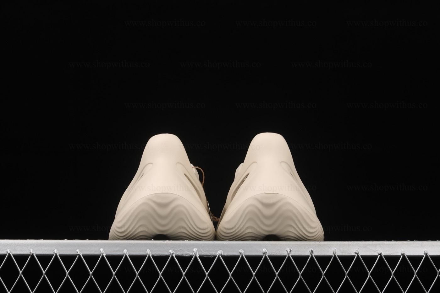 adidasUnisex Yeezy Foam RNNR - Sand