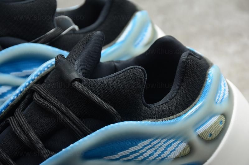 adidasOriginals YEEZY 700 V3 - Azareth