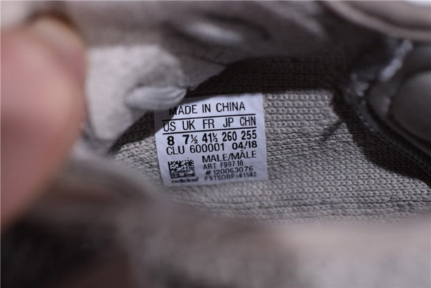 adidasUnisex YEEZY Boost 350 v2 - Sesame