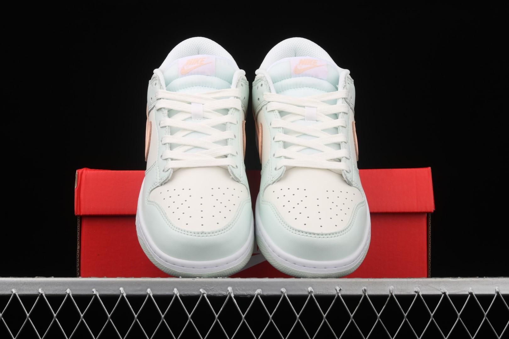 NikeUnisex Dunk Low - Barely Green