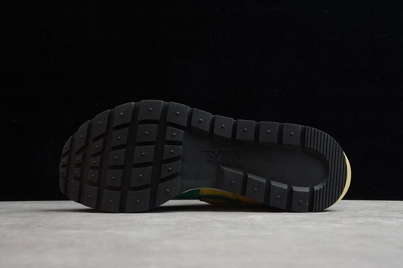sacai xNike VaporWaffle - Tour Yellow