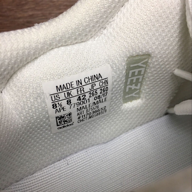 adidasUnisex YEEZY Boost 700 - White/Gum