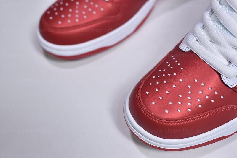 Supreme x NikeSB Dunk Low - Red/White