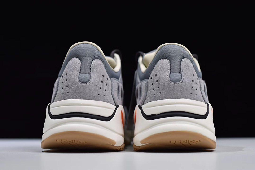 adidasOriginals YEEZY Boost 700 - Magnet