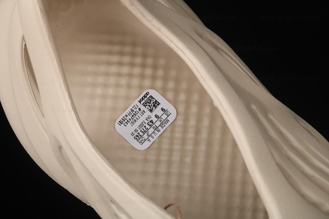 adidasUnisex Yeezy Foam RNNR - Sand