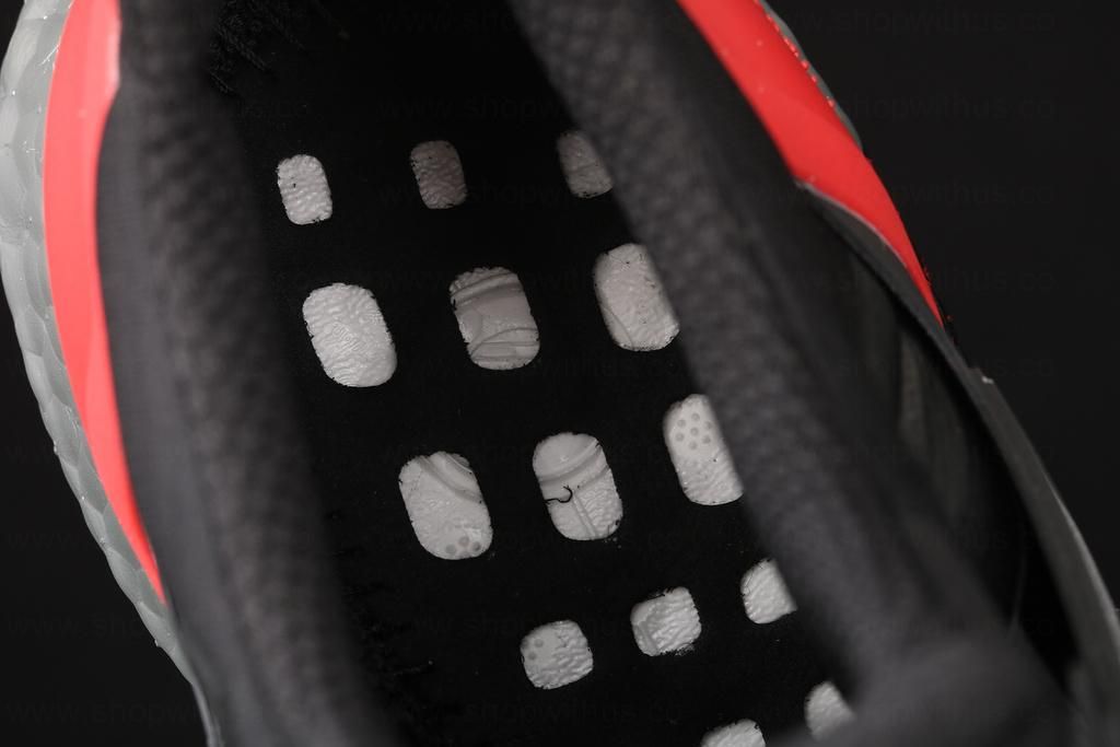 adidasOriginals Ultra Boost - Guard Mrathon