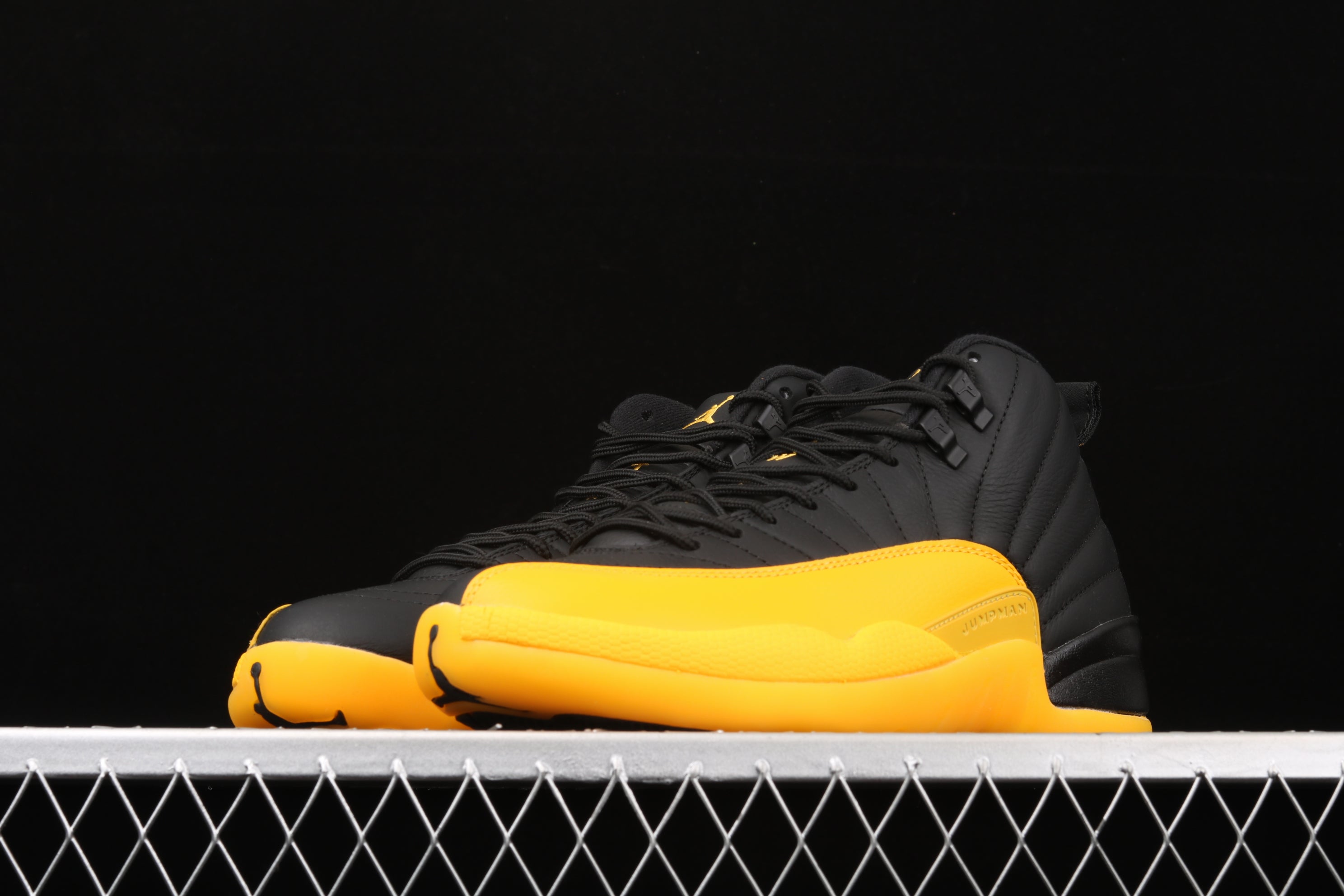Air Jordan 12 AJ12 Retro - Black University/Gold