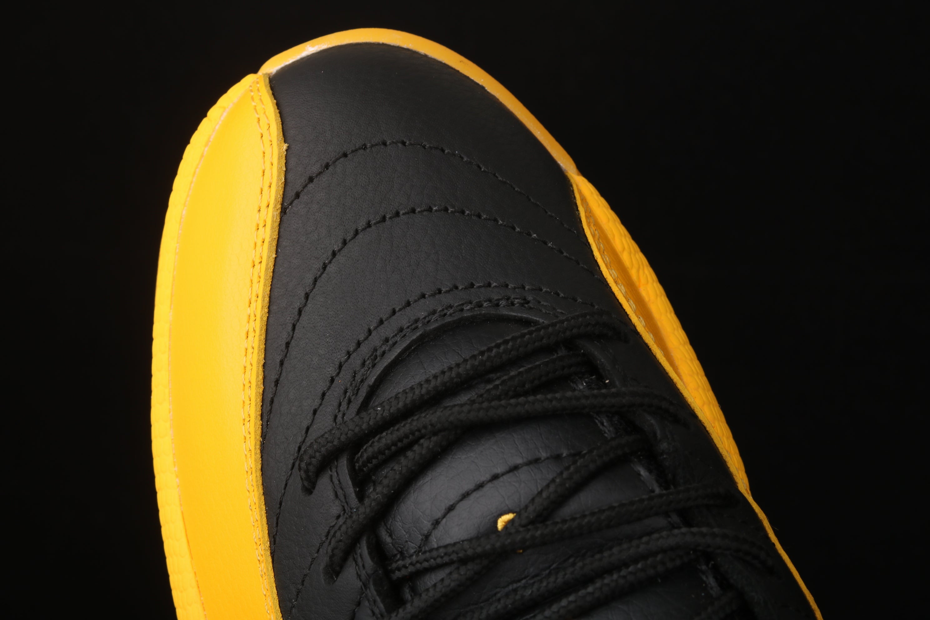 Air Jordan 12 AJ12 Retro - Black University/Gold