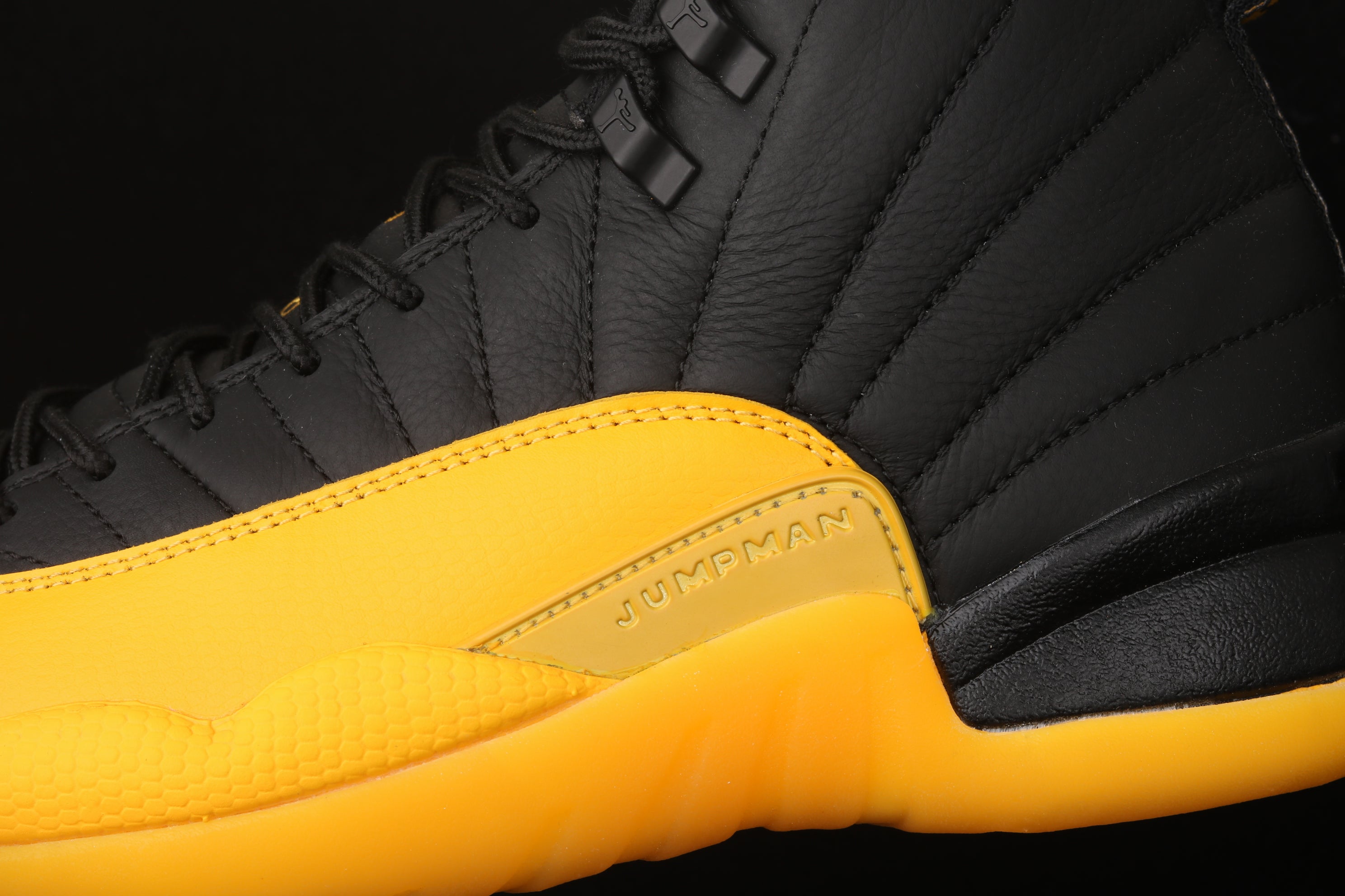 Air Jordan 12 AJ12 Retro - Black University/Gold