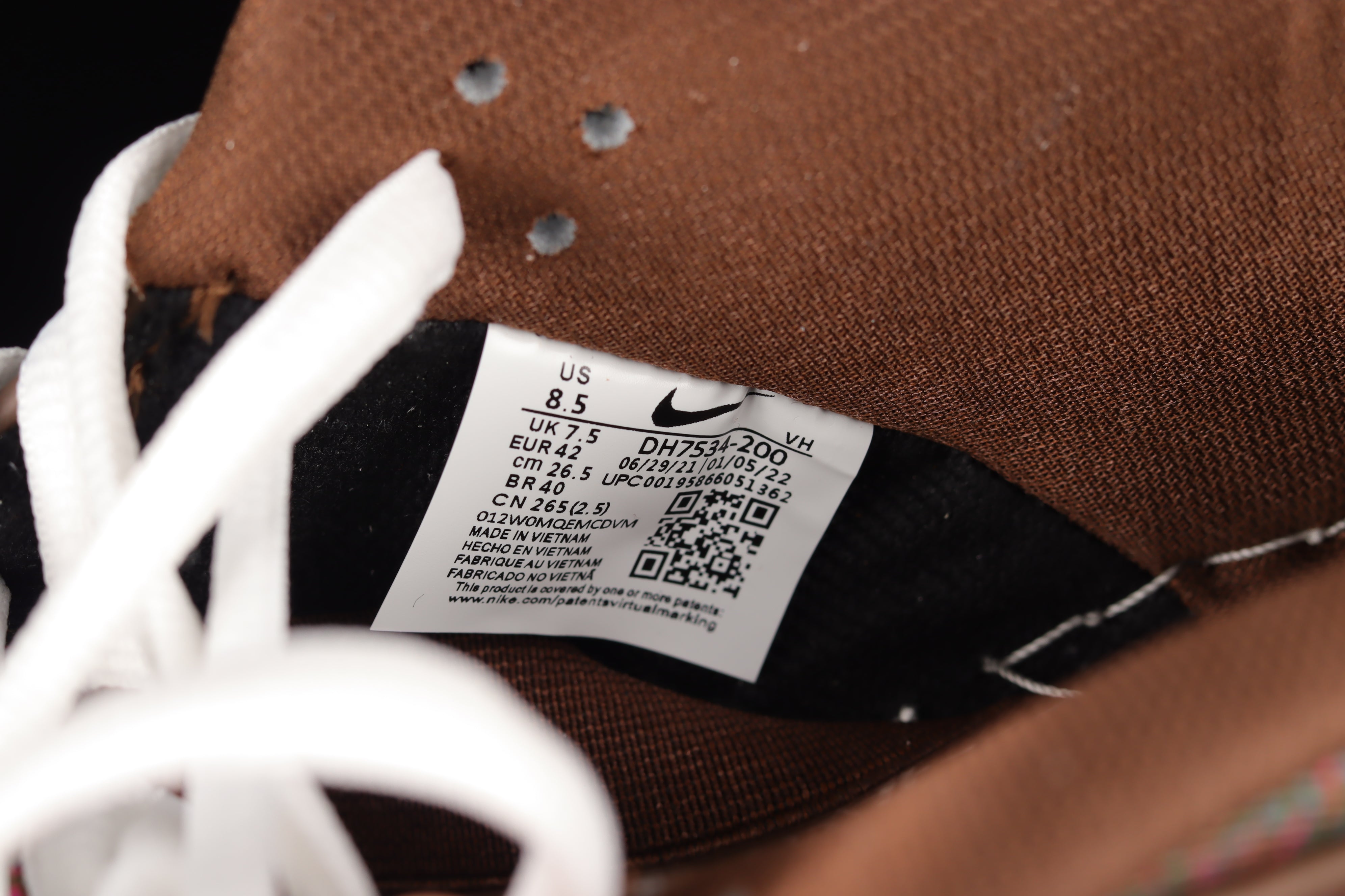 NikeUnisex SB Dunk Low Pro - Paisley Brown