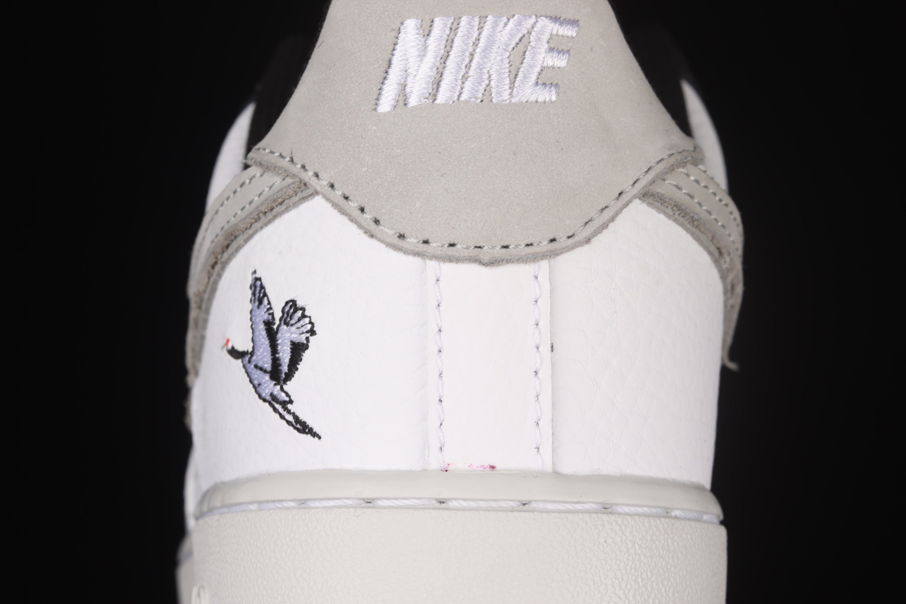 NikeUnisex Air Force 1 AF1 Low LX - Crane