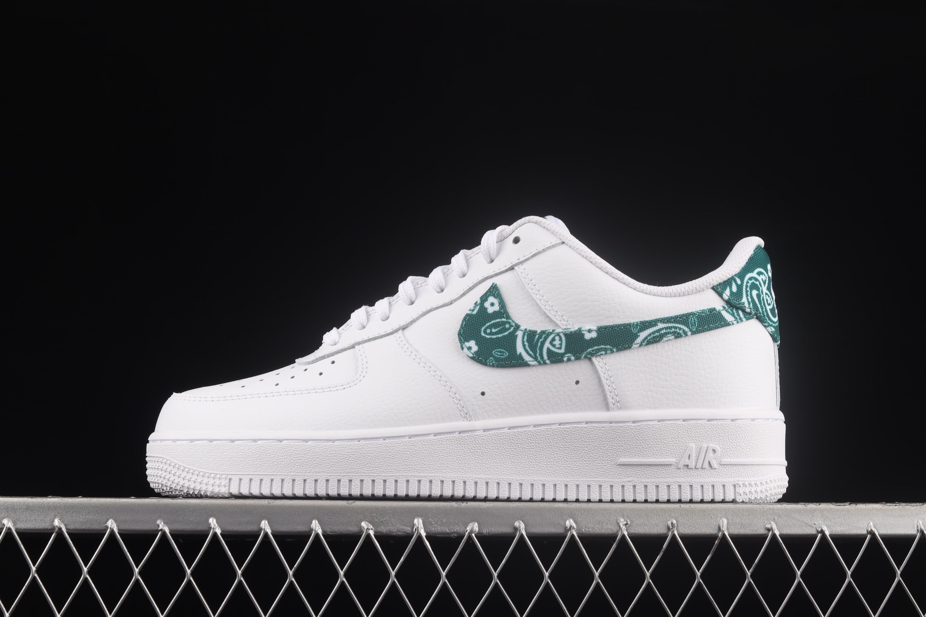 NikeUnisex Air Force 1 AF1 Low '07 Essential - White/Green Paisley