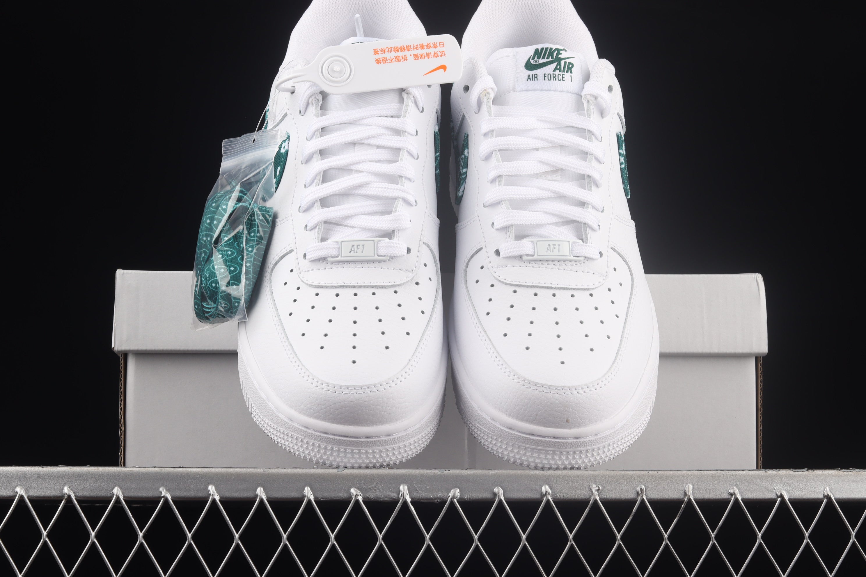 NikeMens Air Force 1 AF1 Low '07 Essential - White/Green Paisley